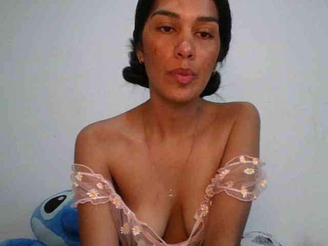 JuanaBrunette webcam