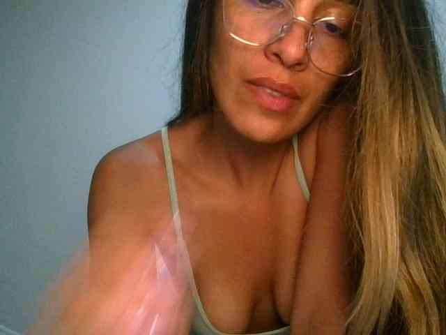 JuanaBrunette webcam