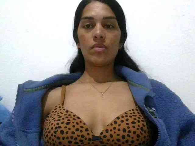JuanaBrunette webcam