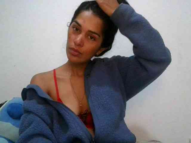 JuanaBrunette webcam