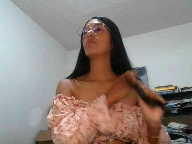 JuanaBrunette webcam