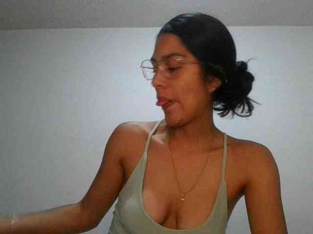 JuanaBrunette webcam