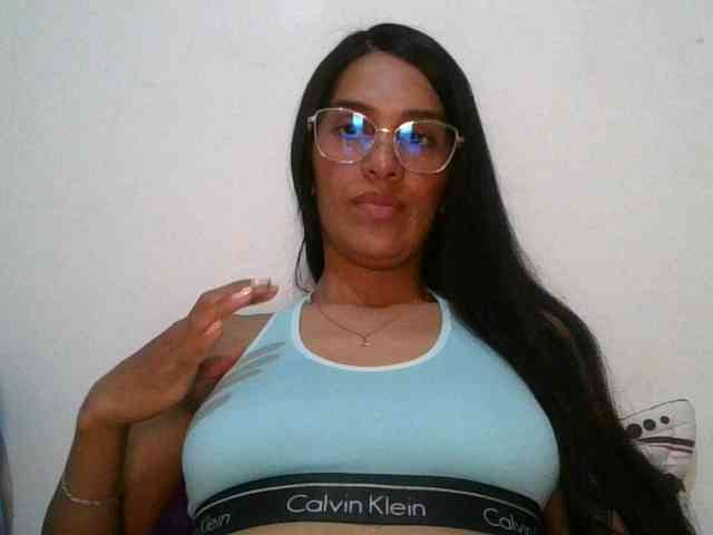 JuanaBrunette webcam