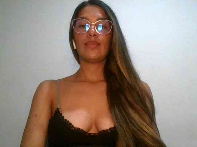 JuanaBrunette webcam