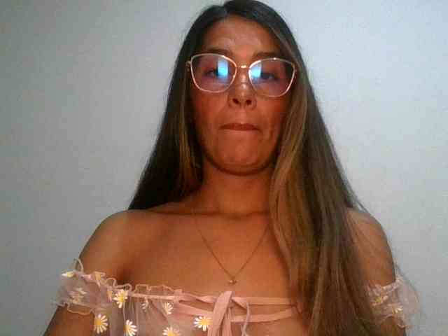 JuanaBrunette webcam