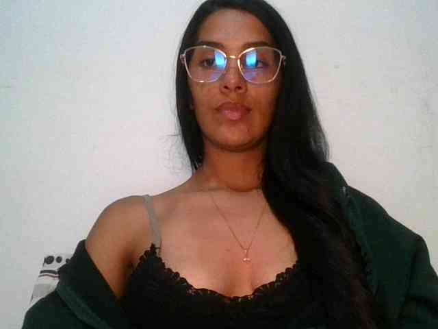 JuanaBrunette webcam