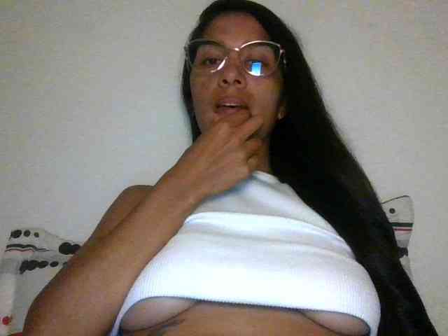 JuanaBrunette webcam