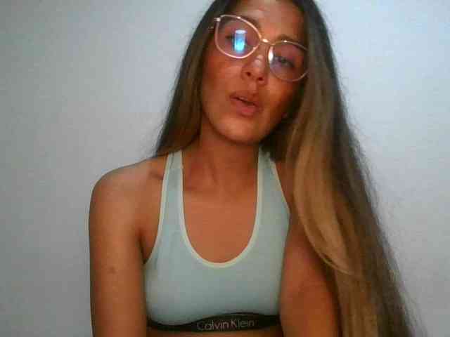 JuanaBrunette webcam