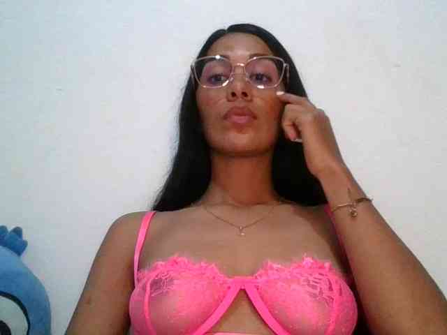 JuanaBrunette webcam