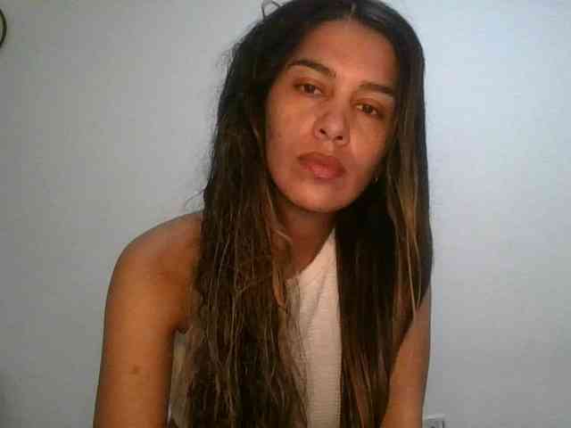 JuanaBrunette webcam