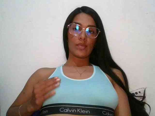 JuanaBrunette webcam