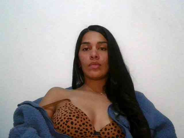 JuanaBrunette webcam