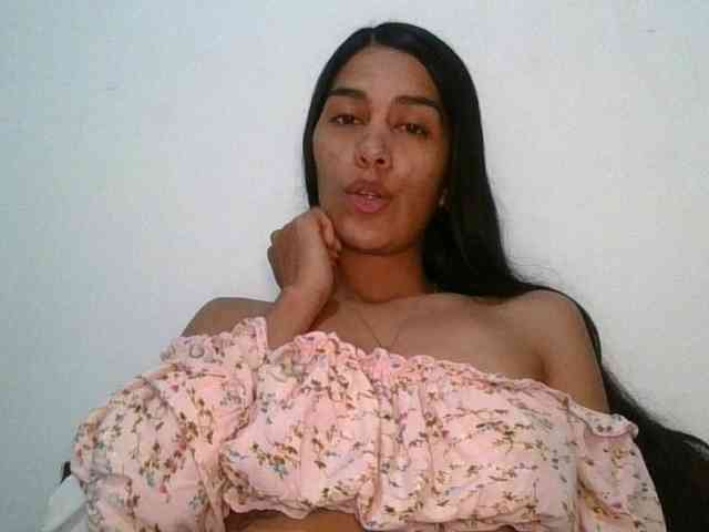 JuanaBrunette webcam