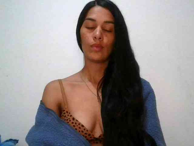 JuanaBrunette webcam