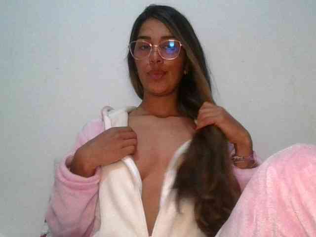 JuanaBrunette webcam