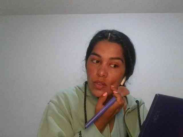 JuanaBrunette webcam