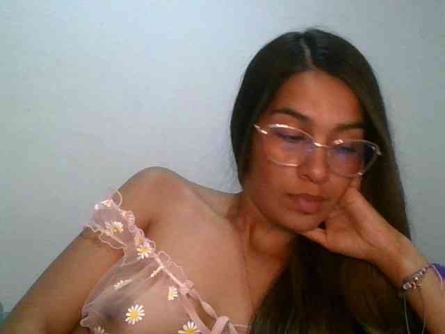 JuanaBrunette webcam