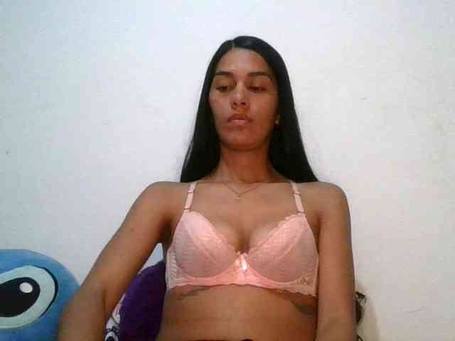 JuanaBrunette webcam