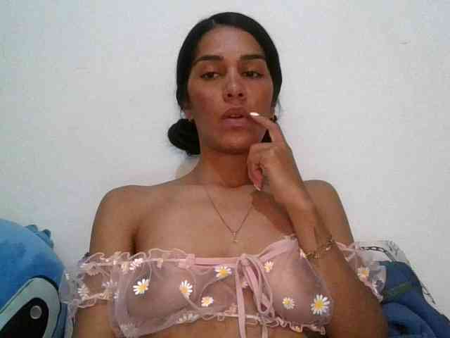 JuanaBrunette webcam