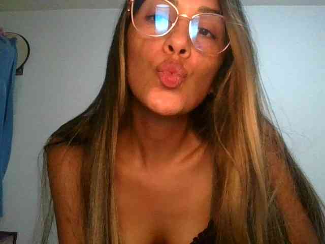 JuanaBrunette webcam