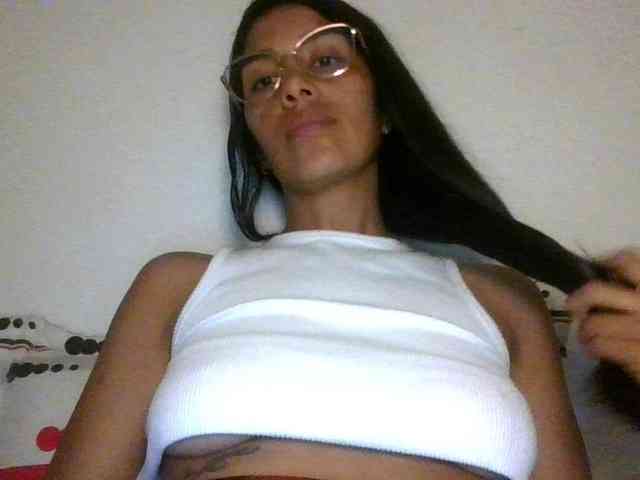 JuanaBrunette webcam