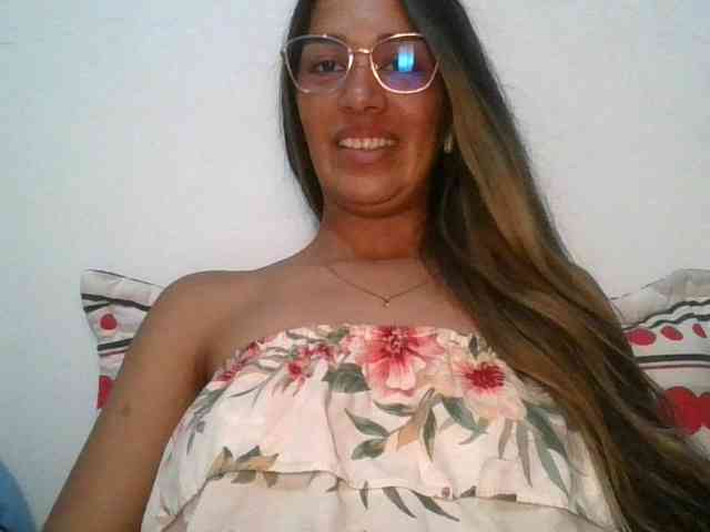 JuanaBrunette webcam