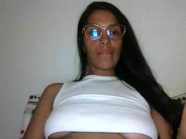 JuanaBrunette webcam