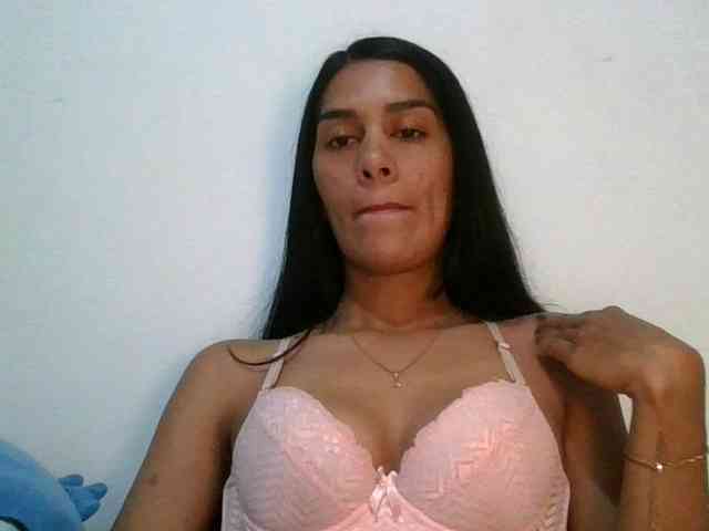 JuanaBrunette webcam