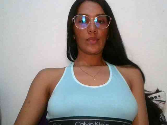 JuanaBrunette webcam