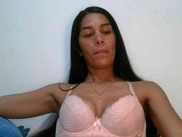 JuanaBrunette webcam