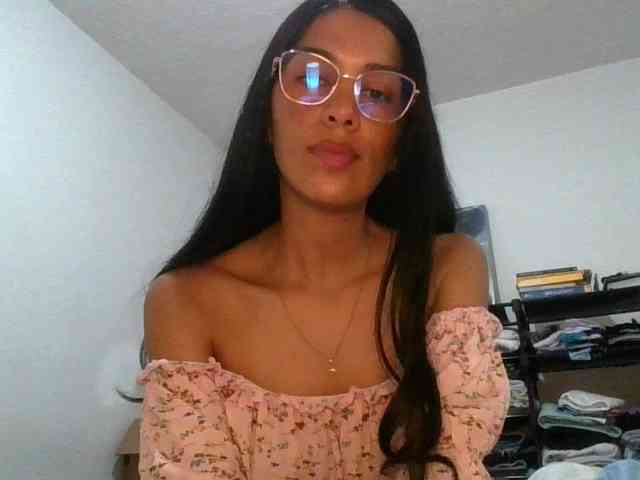 JuanaBrunette webcam