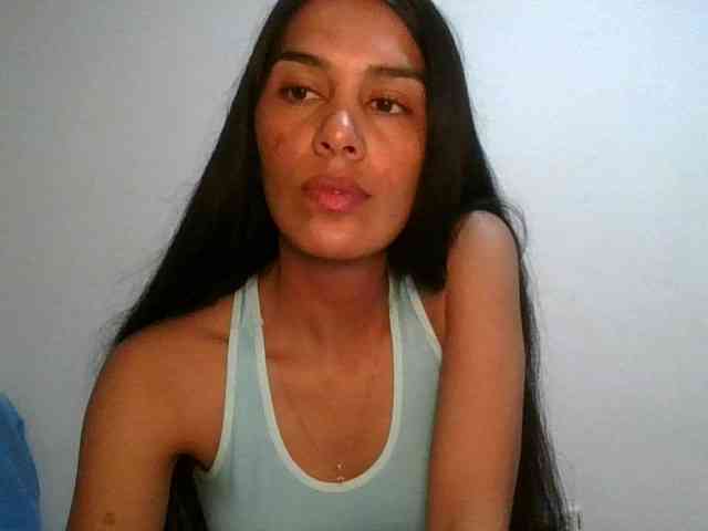 JuanaBrunette webcam