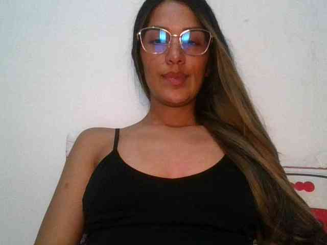 JuanaBrunette webcam