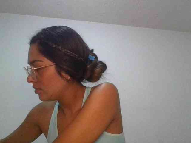 JuanaBrunette webcam