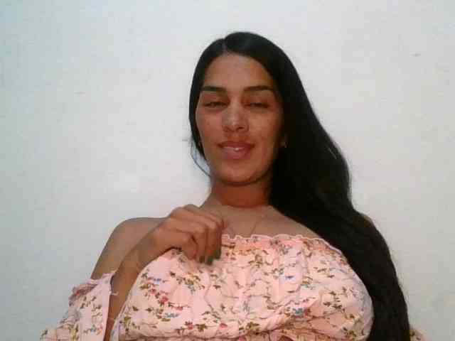 JuanaBrunette webcam