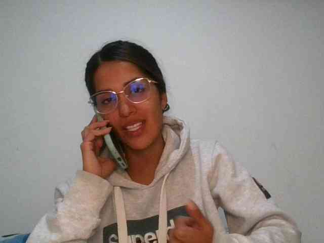 JuanaBrunette webcam