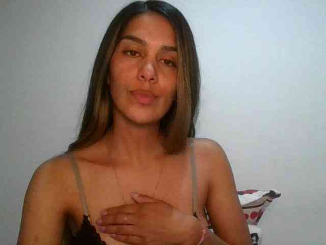 JuanaBrunette webcam