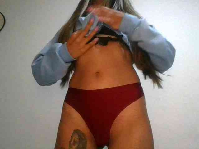 JuanaBrunette webcam