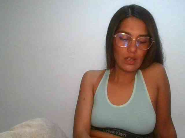 JuanaBrunette webcam