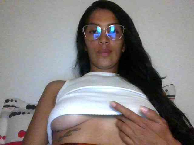 JuanaBrunette webcam