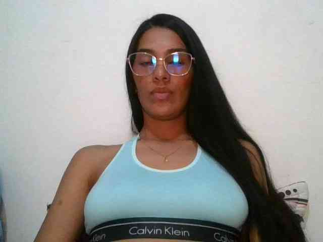 JuanaBrunette webcam