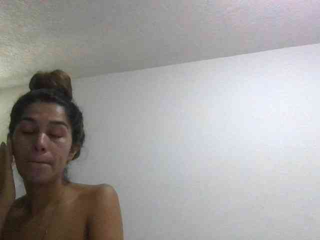 JuanaBrunette webcam