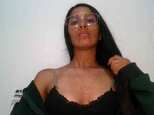 JuanaBrunette webcam