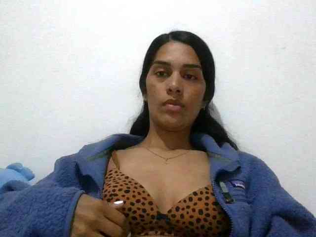 JuanaBrunette webcam