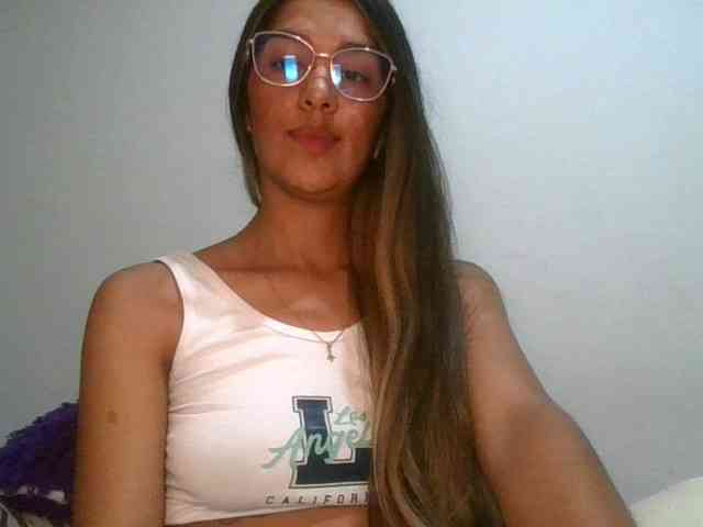 JuanaBrunette webcam