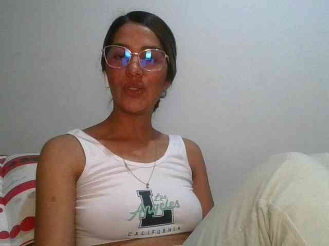 JuanaBrunette webcam