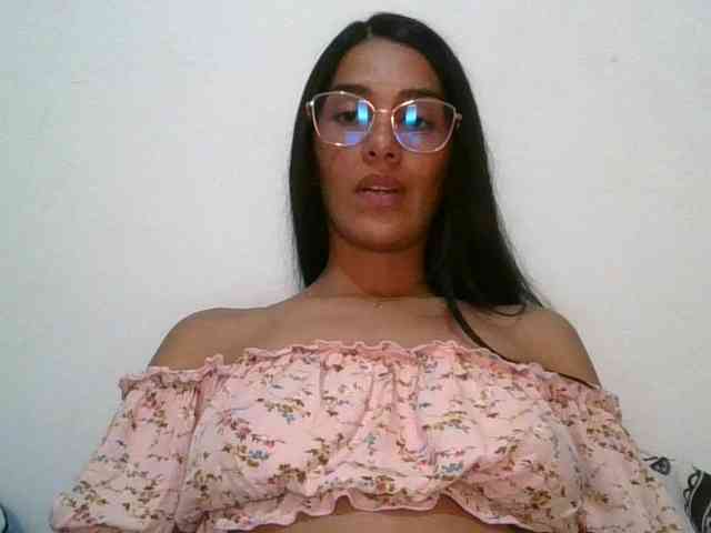 JuanaBrunette webcam