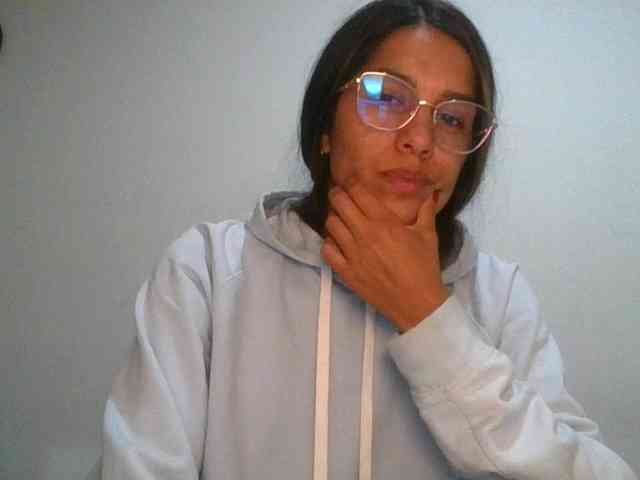 JuanaBrunette webcam