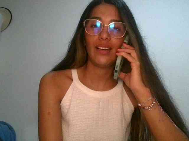 JuanaBrunette webcam