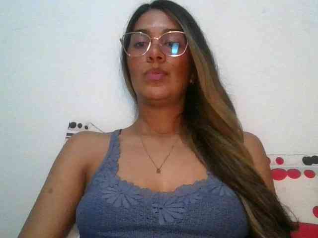 JuanaBrunette webcam